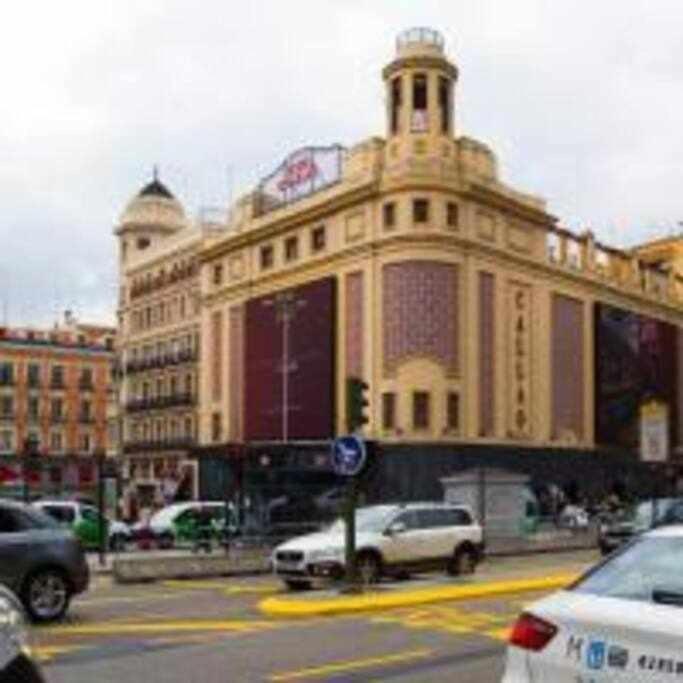 Apartamento Sotano En Gran Via Madrid Exterior foto